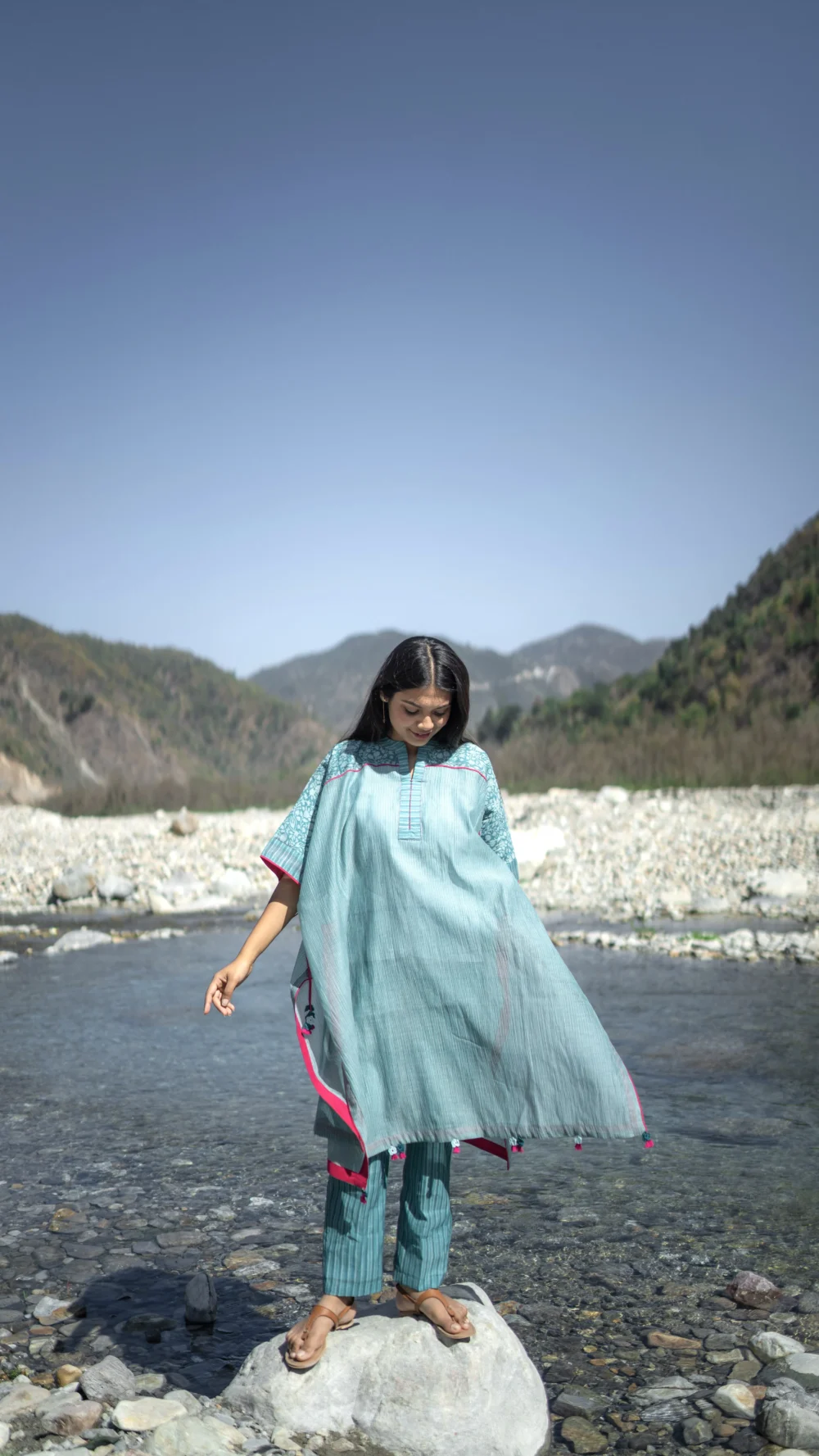 Aasmani Easy Fit Kurta - Image 2