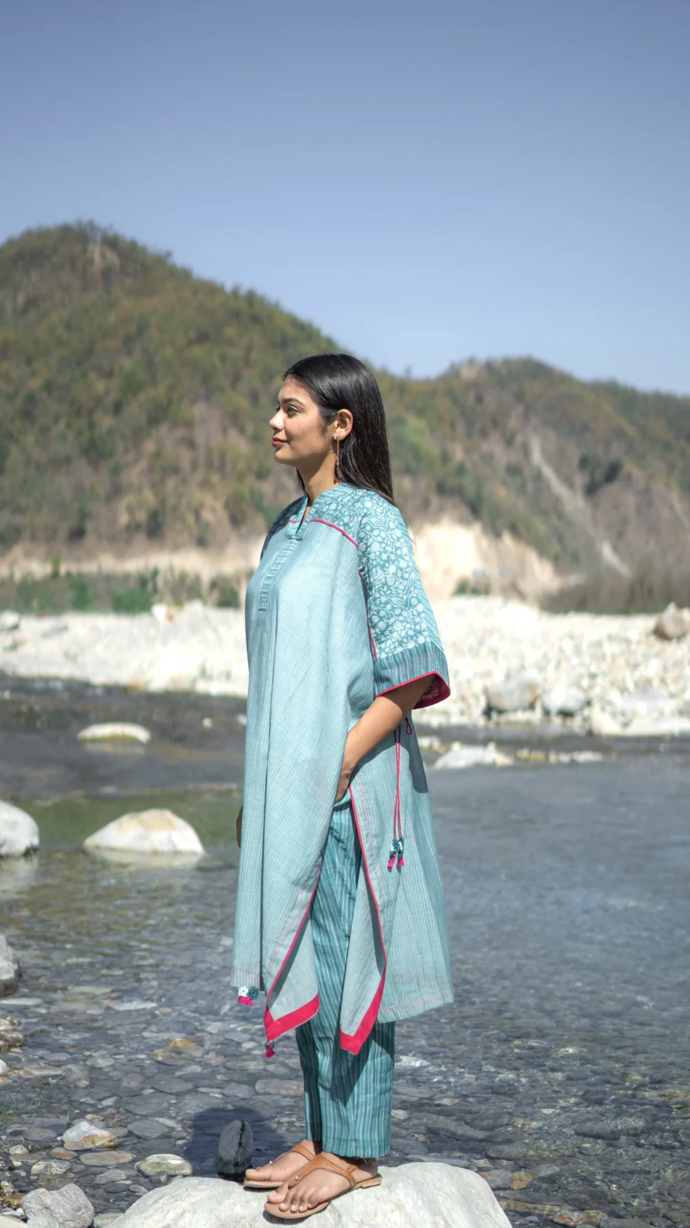 Aasmani Easy Fit Kurta - Image 7