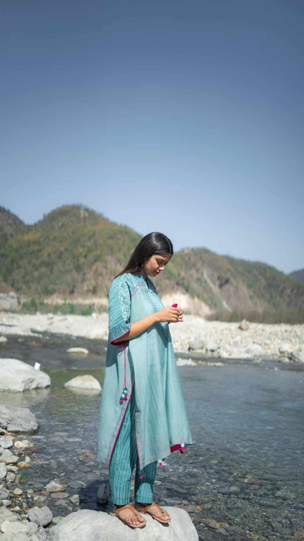 Aasmani Easy Fit Kurta - Image 9