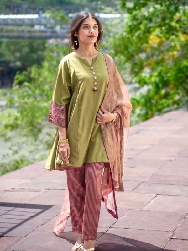 Mehendi Kalidar Meenakari Kurta  Set
