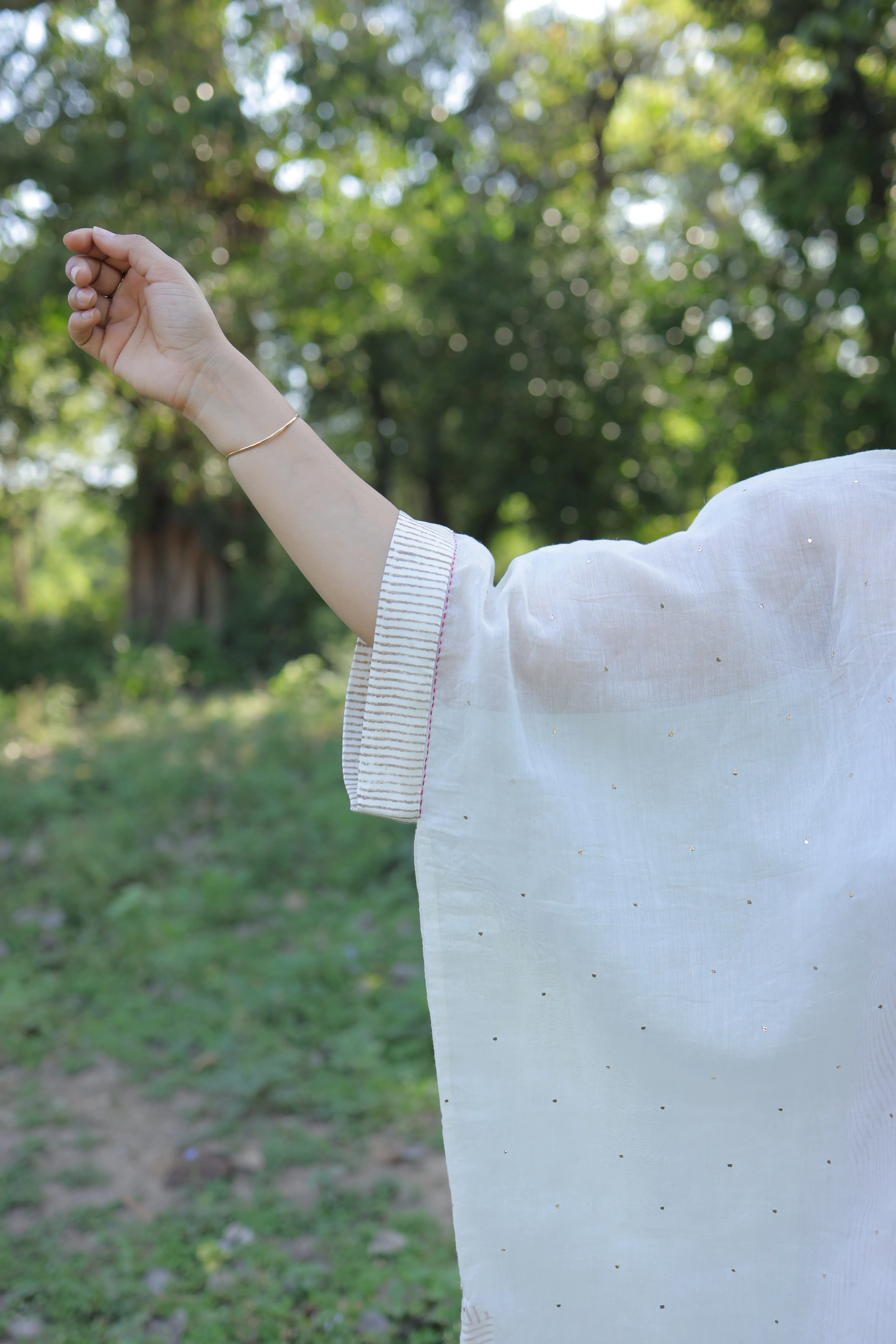 Ismat Mukaish Anti-fit Kurta - Image 4